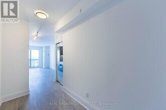 101 Erskine Ave in Toronto, ON - Building Photo - Building Photo