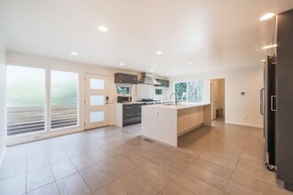 872 Manhattan Beach Blvd in Manhattan Beach, CA - Building Photo - Building Photo