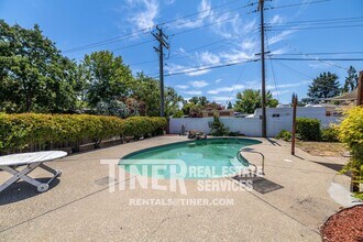 8968 Talisman Dr in Sacramento, CA - Building Photo - Building Photo