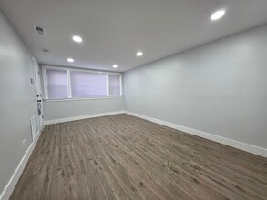 1621 E 74th Pl in Chicago, IL - Building Photo - Building Photo