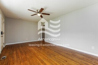 7526 Decatur Dr in Fayetteville, NC - Foto de edificio - Building Photo