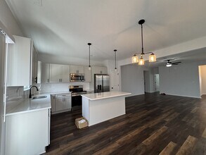 211 Surrey Oak Ln in Charlotte, NC - Building Photo - Building Photo