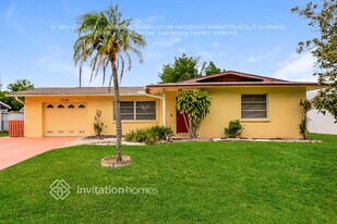 3218 Oxford Dr W in Bradenton, FL - Building Photo