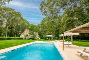 147 Wainscott Harbor Rd in Sagaponack, NY - Building Photo