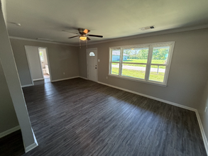 800 E Houston St in Dayton, TX - Building Photo - Building Photo
