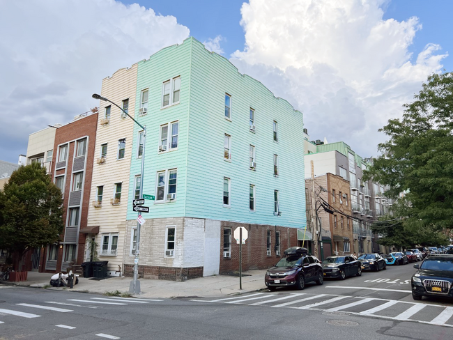 366 Manhattan Ave in Brooklyn, NY - Building Photo - Building Photo