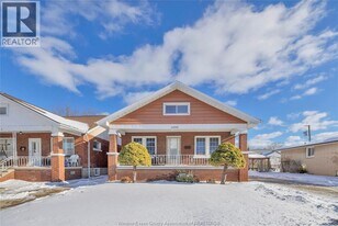 1006 Pillette Rd in Windsor, ON - Building Photo