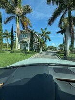 1063 Eucalyptus Dr in Hollywood, FL - Building Photo