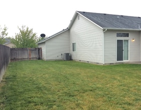 348 E Kelleher St in Kuna, ID - Building Photo - Building Photo