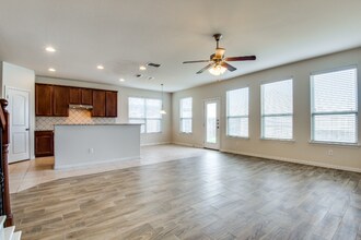 2813 Castle Creek Dr in Little Elm, TX - Building Photo - Building Photo