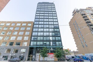 458-1458 Richmond St W in Toronto, ON - Building Photo