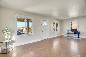 46 E Platt St in Long Beach, CA - Foto de edificio - Building Photo