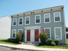 The Towns At Governor's Square Apartments