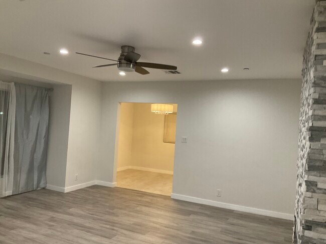 122 E 64th St in Los Angeles, CA - Building Photo - Building Photo