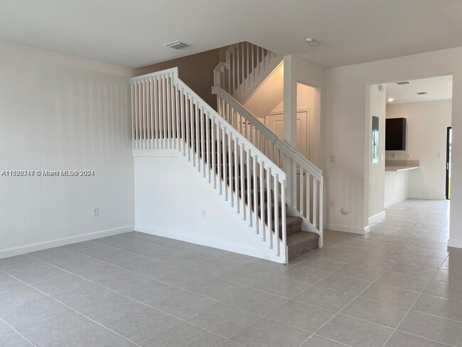 10133 SW 228th Ter in Cutler Bay, FL - Building Photo - Building Photo