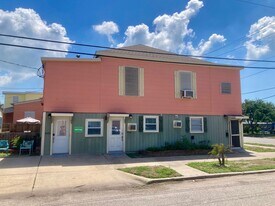 1928 24th St in Galveston, TX - Building Photo