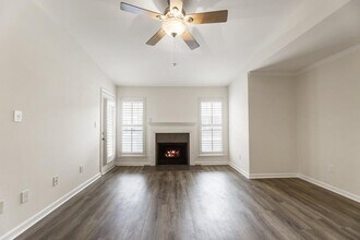 210 Granville Ct in Atlanta, GA - Building Photo - Building Photo