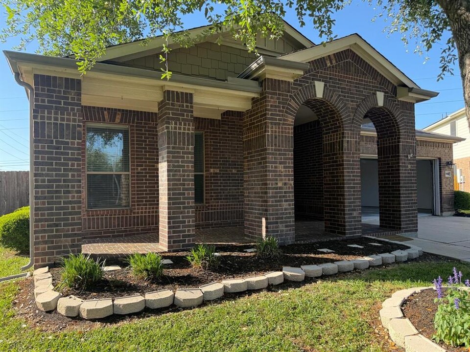 3143 S Royce Cir in Manvel, TX - Foto de edificio