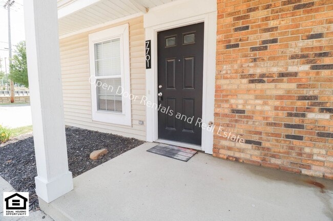 7701-7729 E State Blvd in Fort Wayne, IN - Building Photo - Building Photo