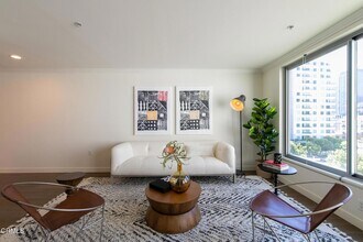901 Flower St, Unit 515 in Los Angeles, CA - Building Photo - Building Photo