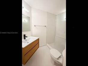 1242 Drexel Ave in Miami Beach, FL - Building Photo - Building Photo