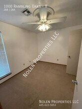 1000 Rambling Oaks Dr in Norman, OK - Building Photo - Building Photo