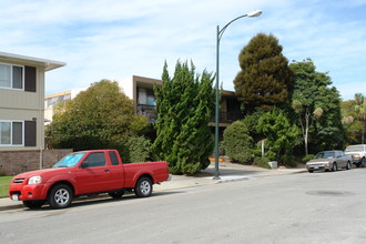 Casa Marco Polo in Burlingame, CA - Foto de edificio - Building Photo