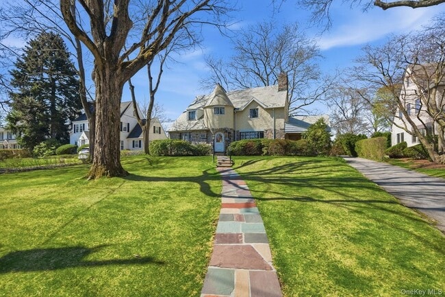 5 Seymour Pl in White Plains, NY - Foto de edificio - Building Photo