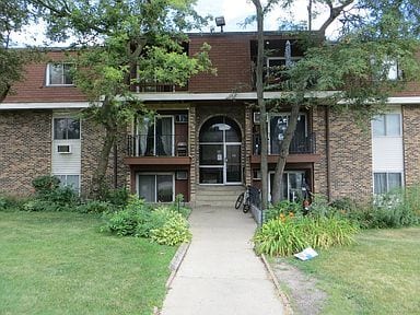 1165 Meadow Ln, Unit 301 in Hoffman Estates, IL - Building Photo - Building Photo