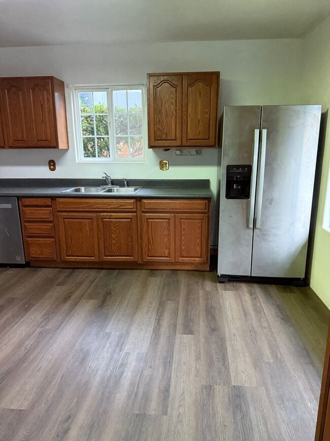 1381 Central Ave in Coos Bay, OR - Building Photo - Building Photo