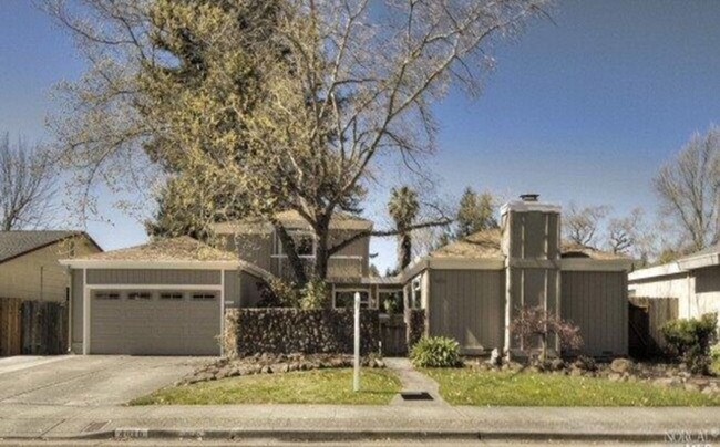 4016 Shadowhill Dr in Santa Rosa, CA - Building Photo - Building Photo