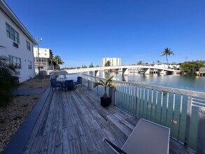 8080 Tatum Waterway Dr, Unit 4 in Miami Beach, FL - Building Photo - Building Photo