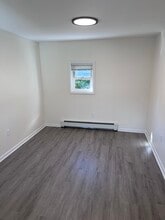 23 Elizabeth St, Unit 23 Elizabeth St Apt 2 in Hudson Falls, NY - Building Photo - Building Photo