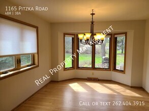 1165 Pitzka Rd in Brookfield, WI - Building Photo - Building Photo
