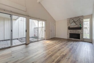 2952 Meadowgrass Ln in Houston, TX - Building Photo - Building Photo