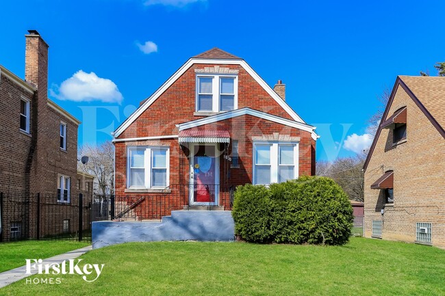 8106 S Maplewood Ave