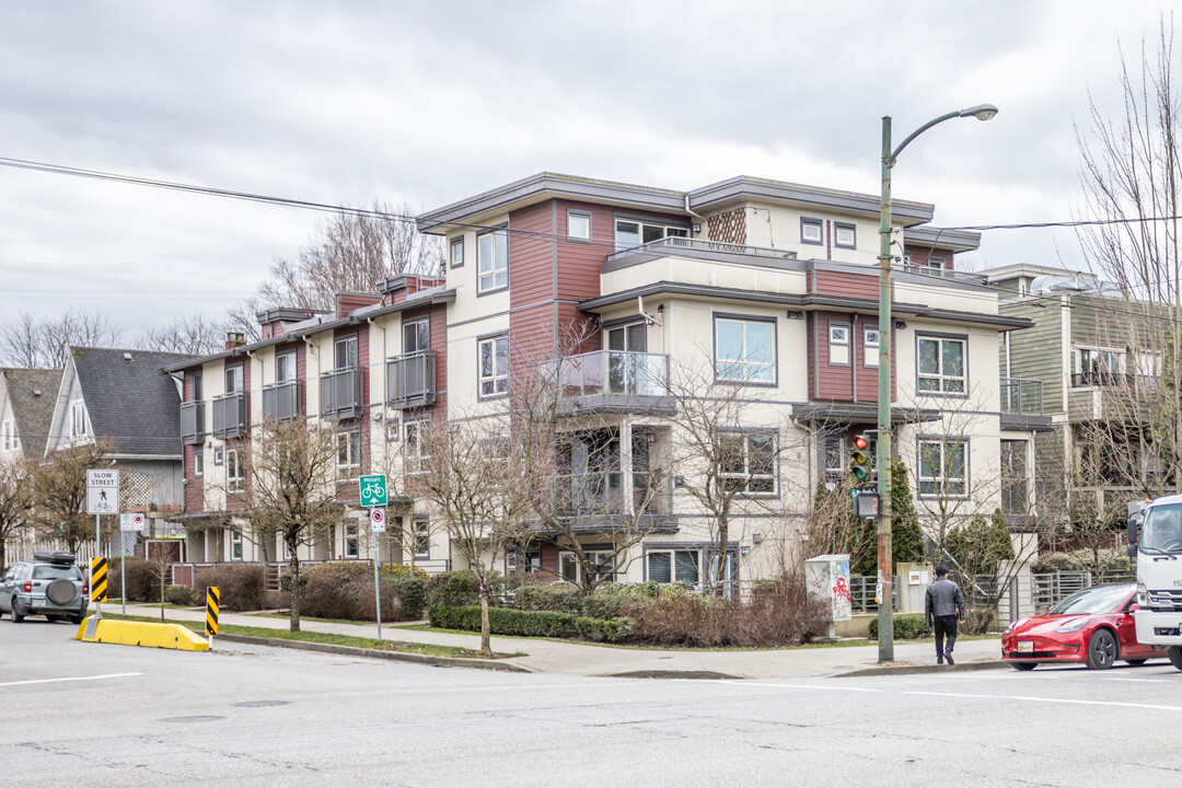 2519 Woodland Dr in Vancouver, BC - Building Photo