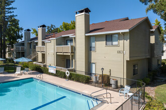 Summer Place Apartments in Sacramento, CA - Building Photo - Building Photo