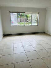 724 NE 4th St in Hallandale Beach, FL - Building Photo - Building Photo