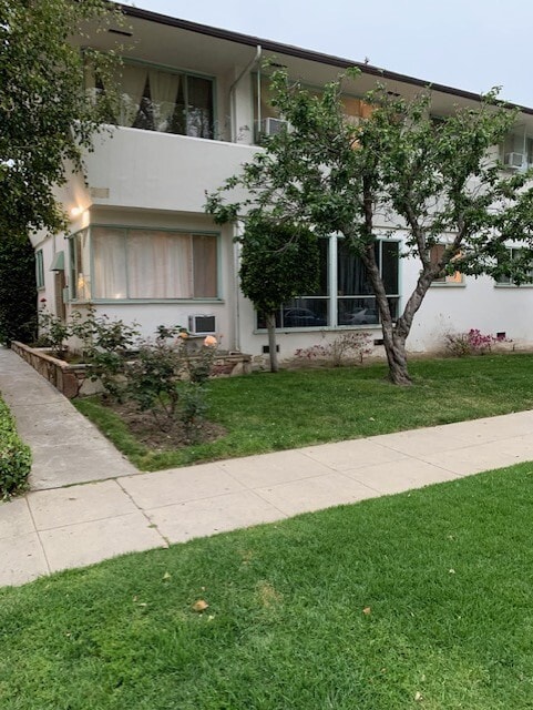144 S Bedford Dr, Unit Apartment