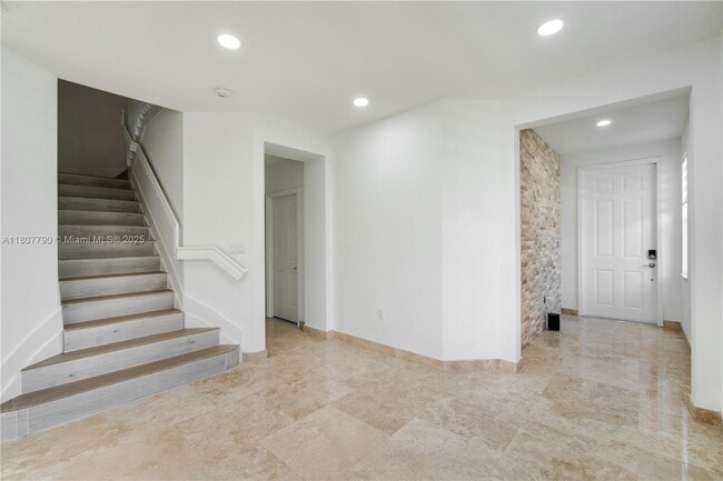 7500 NW 107th Pl in Doral, FL - Building Photo - Building Photo