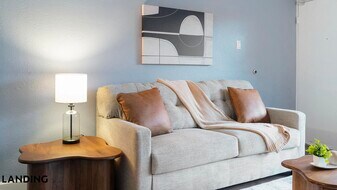 2851 Maingate Village Cir, Unit 1-205 in Kissimmee, FL - Building Photo