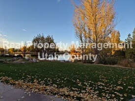 22 W 400 N St in Salem, UT - Building Photo