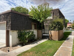 2963 Pinehurst Dr in Las Vegas, NV - Building Photo - Building Photo