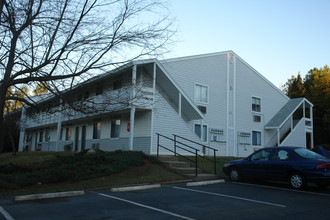 Oakhill Apartments in Davidson, NC - Building Photo - Building Photo