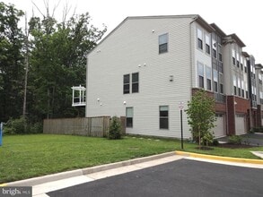 42462 Dogwood Glen Square in Sterling, VA - Foto de edificio - Building Photo
