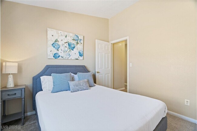 8213 Grassy Point Cir in Las Vegas, NV - Building Photo - Building Photo