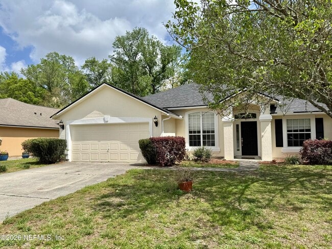 12255 Lake Fern Dr E in Jacksonville, FL - Building Photo - Building Photo