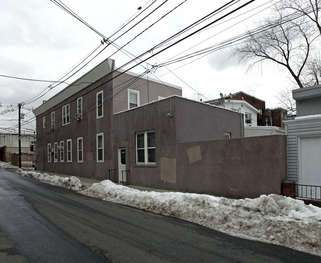 5816 Jackson St in West New York, NJ - Building Photo - Building Photo