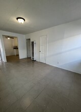 4223 W Broadway, Unit #B in Hawthorne, CA - Building Photo - Building Photo